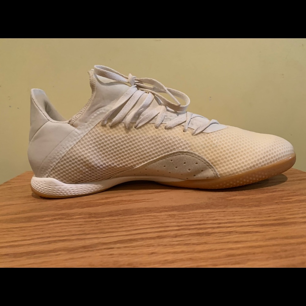 Men’s size 10 X Tango futsal/indoor soccer shoes.